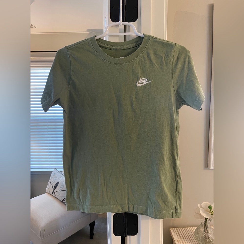 The Nike Tee - Youth Large